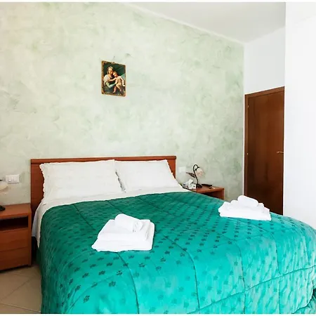 Guest House Il Faro-3