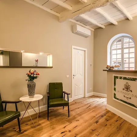 Vite 21 Luxury Room-3
