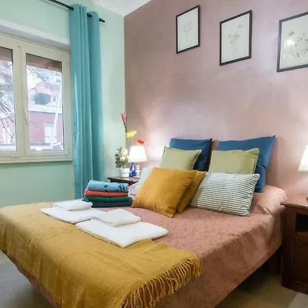 B&B Colorful Suite Yard-3