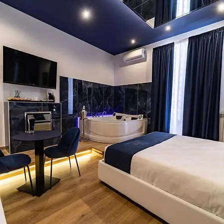 Maximum Suite & Spa-3