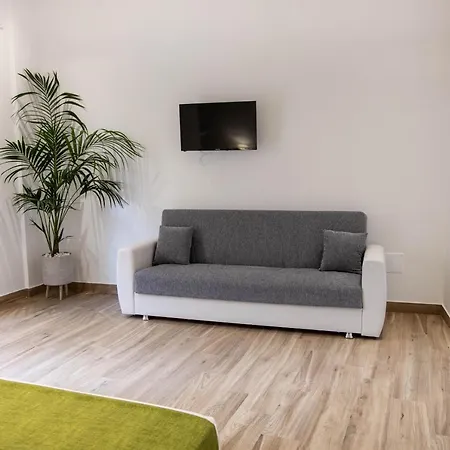 Beltrani Rent Rooms-3