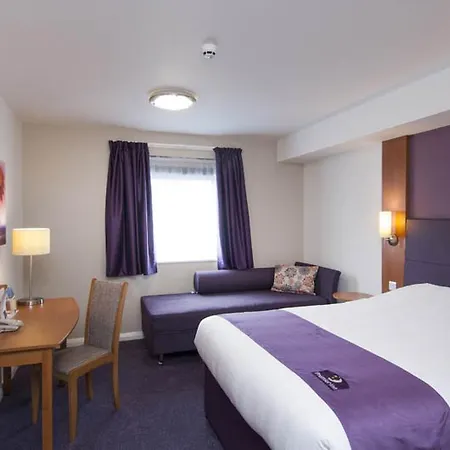 Premier Inn Edinburgh Central-3