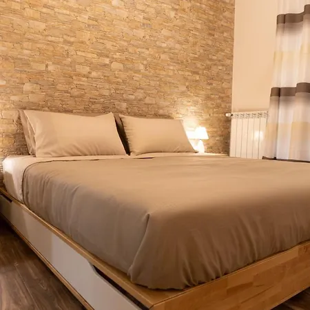 Tizzy Apartment&Rooms-2