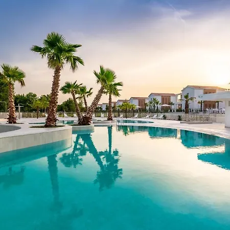 Pareus Beach Resort-3