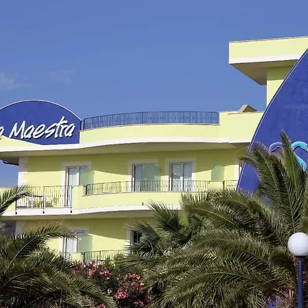 Hotel La Maestra-2