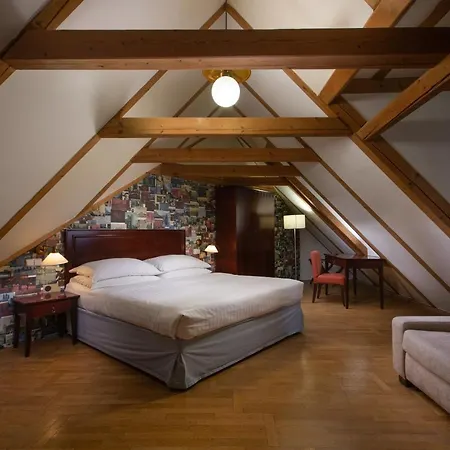 Charles Bridge Heritage Suites By Salvator Hotels-2