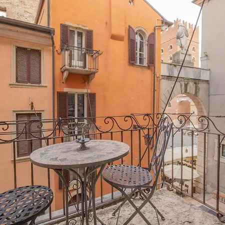 Corte Realdi Piazza Erbe Verona-3