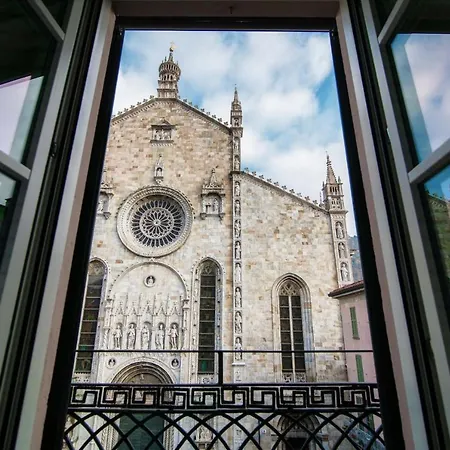 Aurum - Como Luxury Suites-3