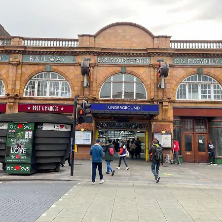 205 Earls Court Rooms-3