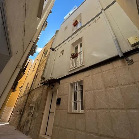 Aura B&B-2