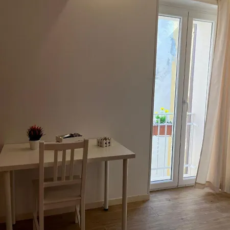 Aura B&B-3