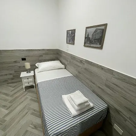 Holiday Rooms Rho-3