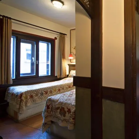 Hotel Empress Zoe-3