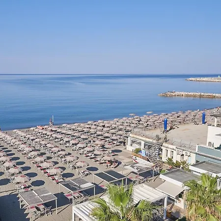 Palace Lido Hotel & Suites-3