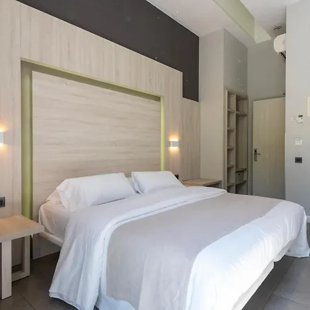Plaza Goya Rooms-3