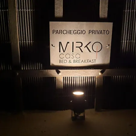 Casa Mirko - B&B con stazione ricarica auto elettriche parcheggio privato auto moto biciclette-2
