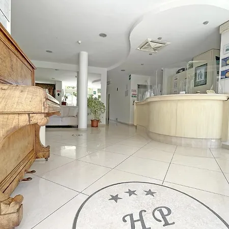Hotel Pigalle-3