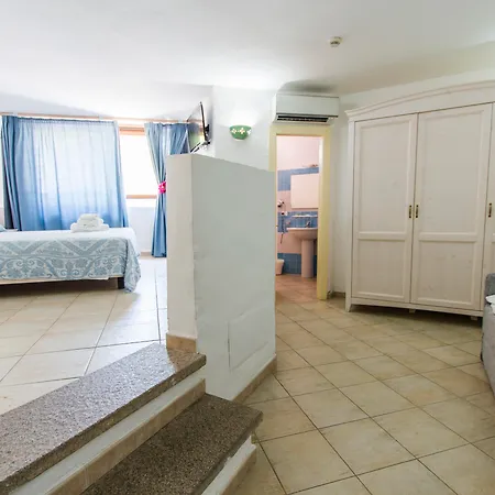 Hotel Li Graniti-2