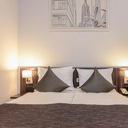 Ramada By Wyndham Frankfurt City Centre-3