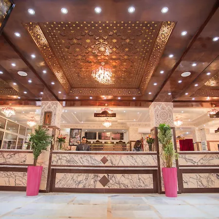 Hotel Les Ambassadeurs-3