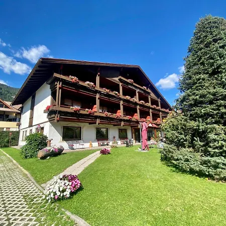 Hotel Garni LIVING-3