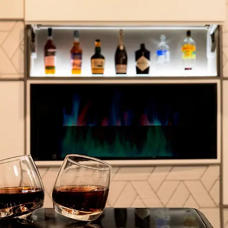Amadomus Luxury Suites-3