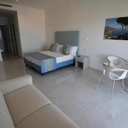 Hotel Lucia-3