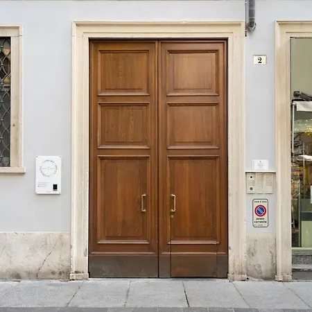 Varese Suites-2