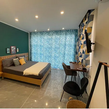 Aurora Luxury Rooms Affittacamere-3