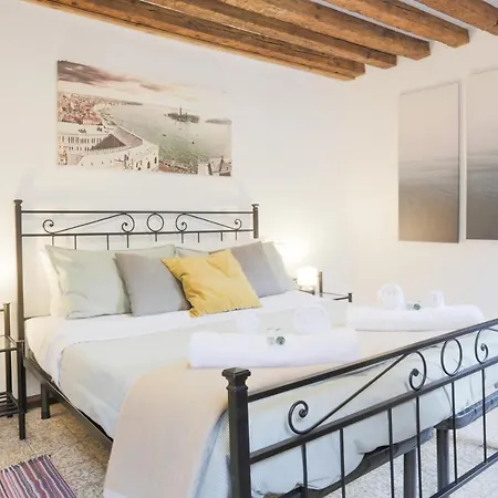 Santa Croce Guest House-2