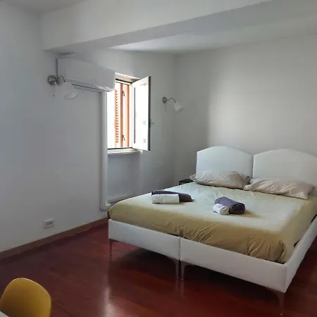 Benedetto Cairoli Guest House-3