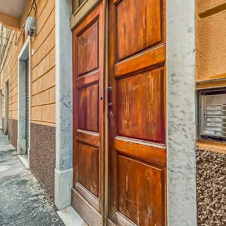 Nelli Rooms Via Biassa-3