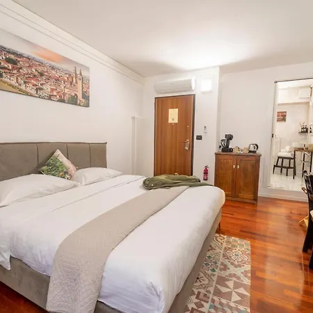 Aurelia Luxury - Piazza delle Erbe-2