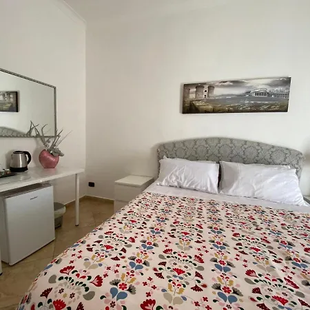 Falù Napoli centro camera con cucina e bagno privato-3