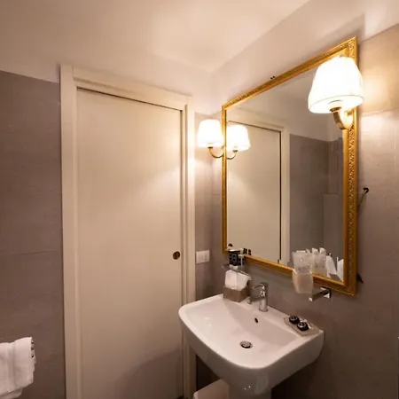 Venus Inn Rome Guest House-3
