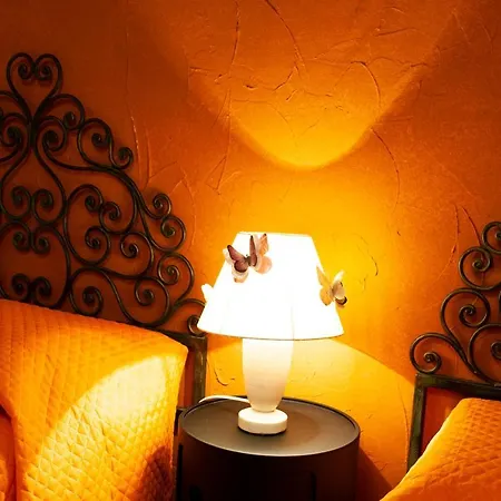 LE STREGHE rooms e art,centralissimo con garage su richiesta-2