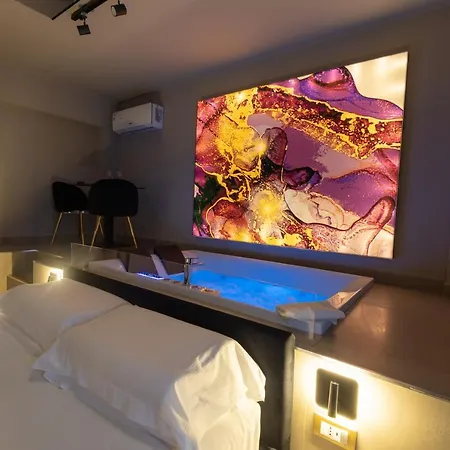 Maximum Exclusive Suite & Spa-3