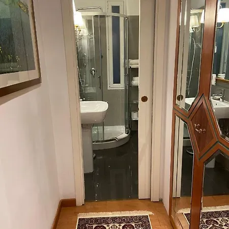 Venus Inn Rome Guest House-2