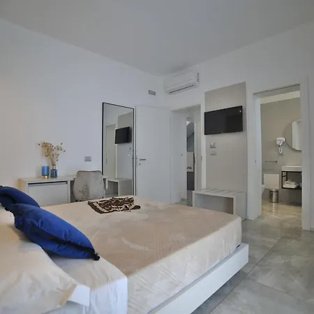 Calaluna Rooms-3