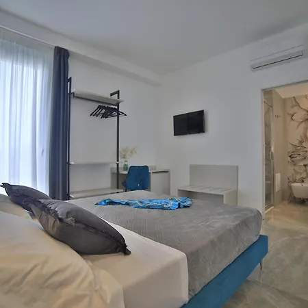 Calaluna Rooms-2