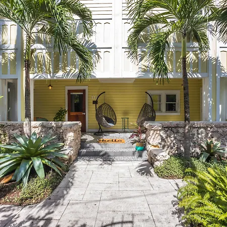 Miami River Inn By Renzzi-3
