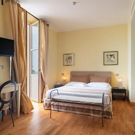 Hotel De La Plage-2