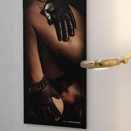 Gloves Rooms-2
