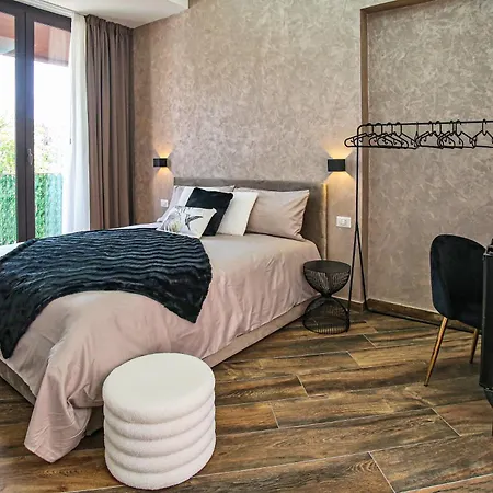 Lustru Apartment-3