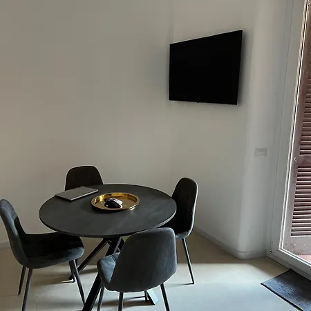 Love4Rome Guest House-3