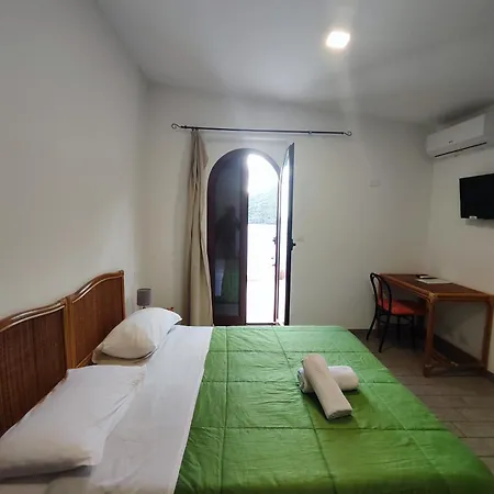 Hotel Faraglione-2