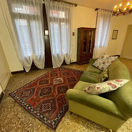 Lions Venice Guest House-2