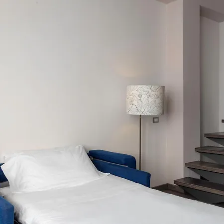 V Hotel-2