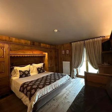 La Madonnina Del Gran Paradiso Wellness Hotel-3