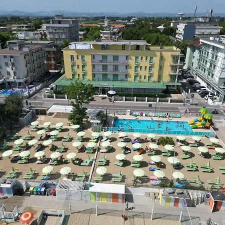 Hotel Holiday Park-2